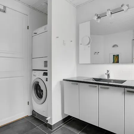 3 Bedroom Pet Friendly In *